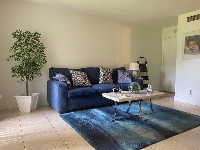 4096 N PINE ISLAND Road N 2110, Sunrise, FL 33351