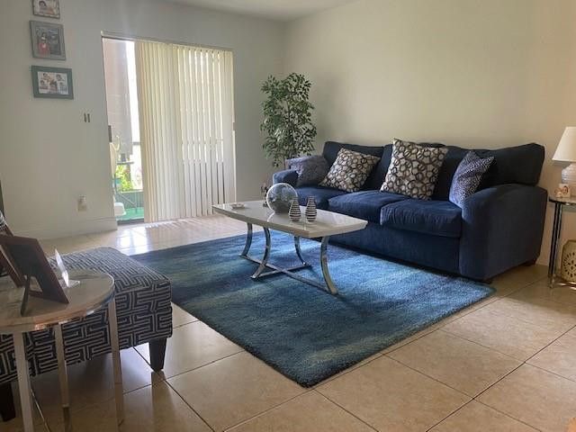 4096 N PINE ISLAND Road N 2110, Sunrise, FL 33351