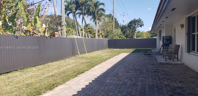 9835 SW 56th St, Miami, FL 33165