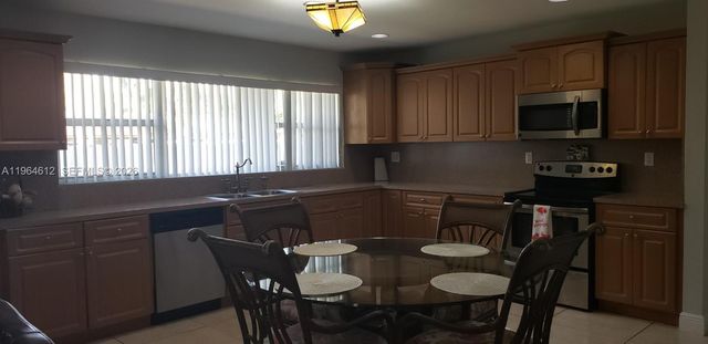 9835 SW 56th St, Miami, FL 33165