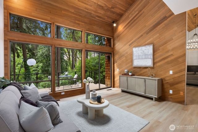 11730 Clearview Dr, Edmonds, WA 98026