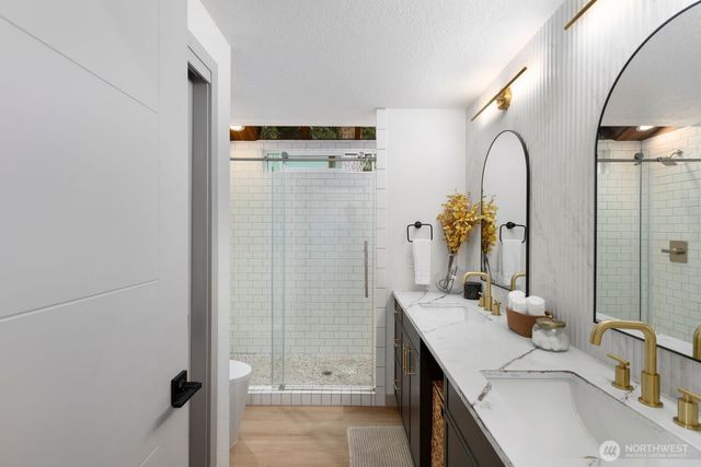 11730 Clearview Dr, Edmonds, WA 98026