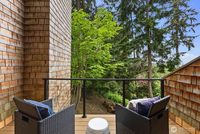 11730 Clearview Dr, Edmonds, WA 98026