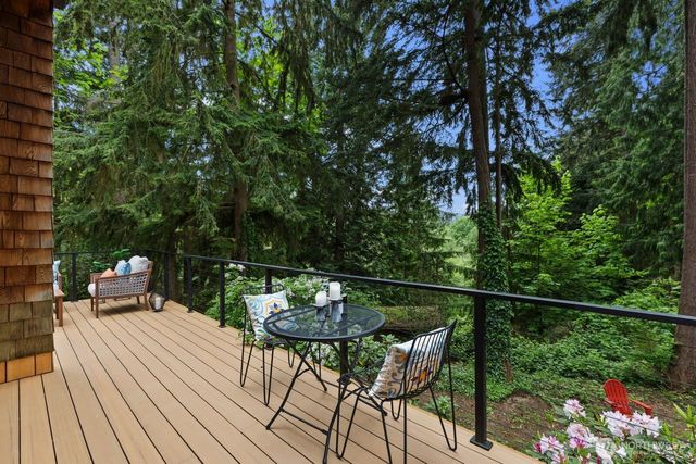 11730 Clearview Dr, Edmonds, WA 98026