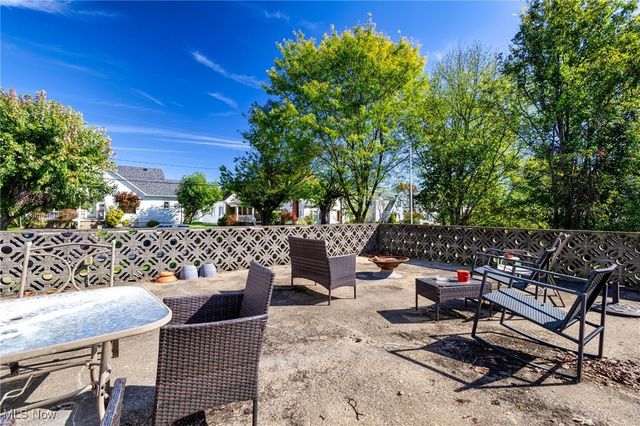 1253 ELMHURST Drive, Weirton, WV 26062