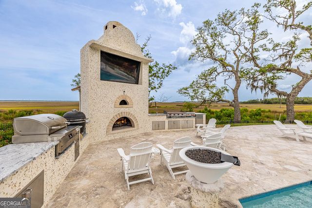 14 Maiden Creek Drive, Waverly, GA 31565