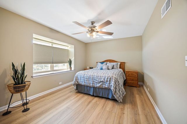 660 Versailles Court A, Elk Grove Village, IL 60007