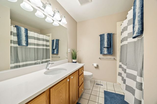 660 Versailles Court A, Elk Grove Village, IL 60007