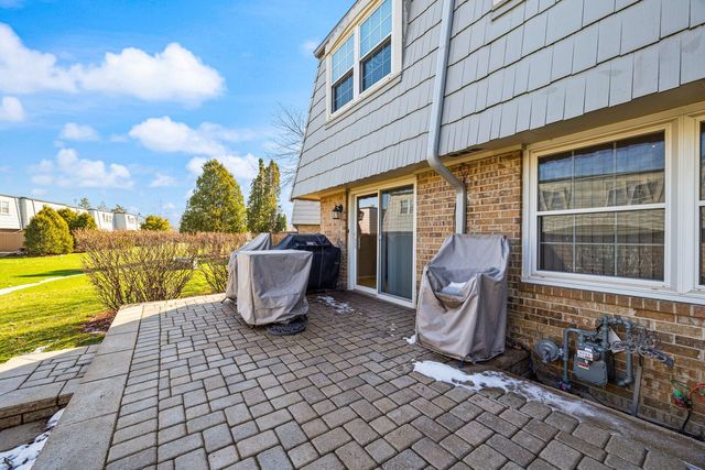 660 Versailles Court A, Elk Grove Village, IL 60007