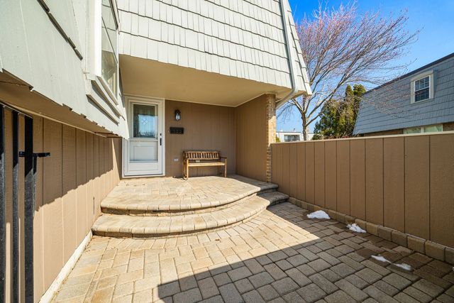 660 Versailles Court A, Elk Grove Village, IL 60007