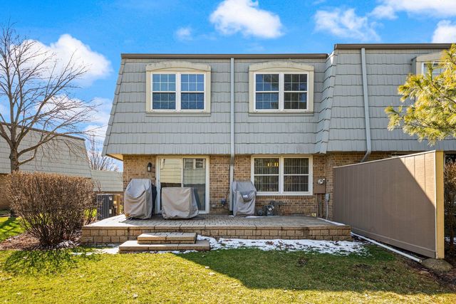 660 Versailles Court A, Elk Grove Village, IL 60007