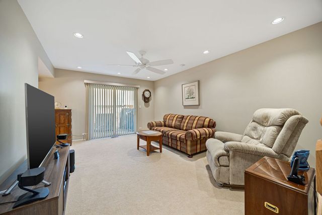 660 Versailles Court A, Elk Grove Village, IL 60007