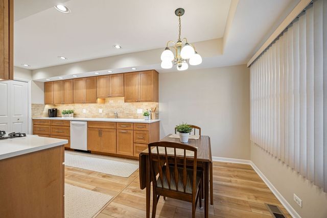 660 Versailles Court A, Elk Grove Village, IL 60007