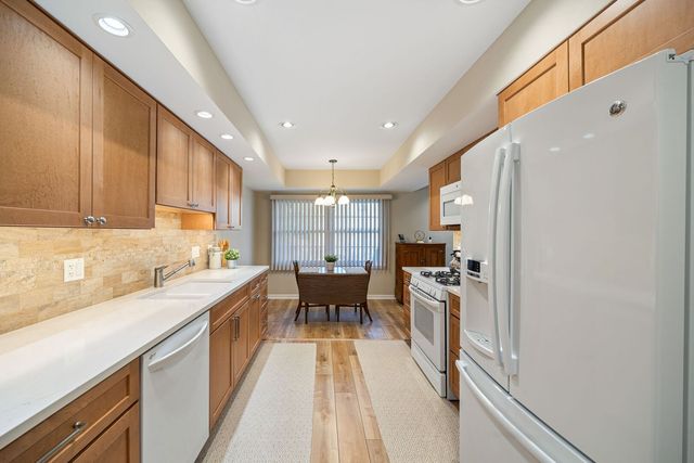 660 Versailles Court A, Elk Grove Village, IL 60007