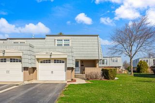 660 Versailles Court A, Elk Grove Village, IL 60007
