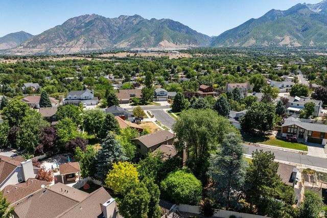 8158 S ANDORRA LN, Sandy, UT 84093