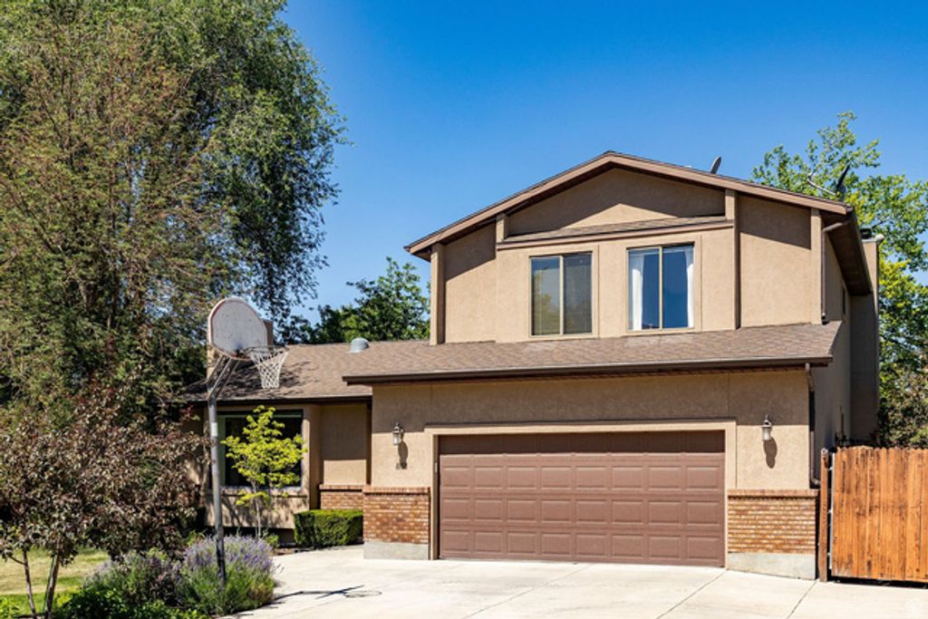 8158 S ANDORRA LN, Sandy, UT 84093