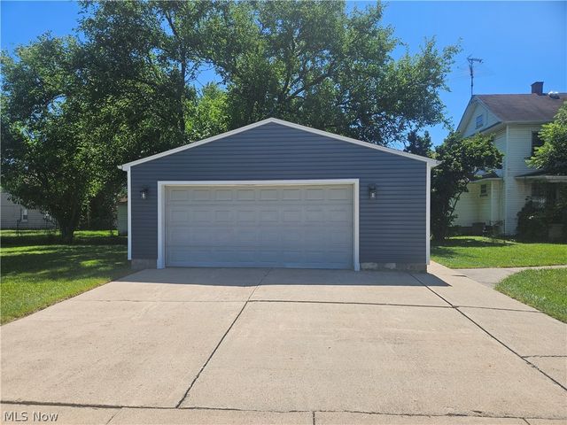 905 Belvedere Avenue SE, Warren, OH 44484