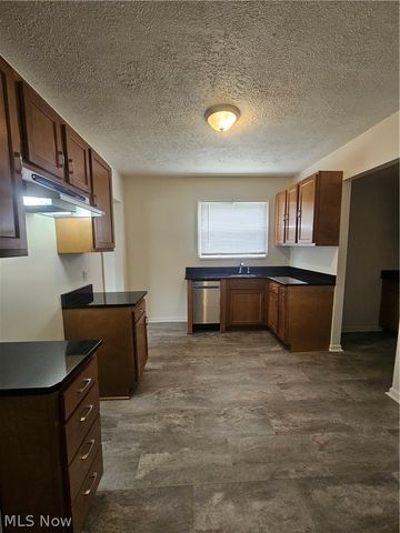 905 Belvedere Avenue SE, Warren, OH 44484