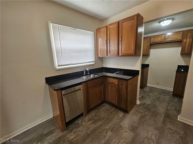 905 Belvedere Avenue SE, Warren, OH 44484