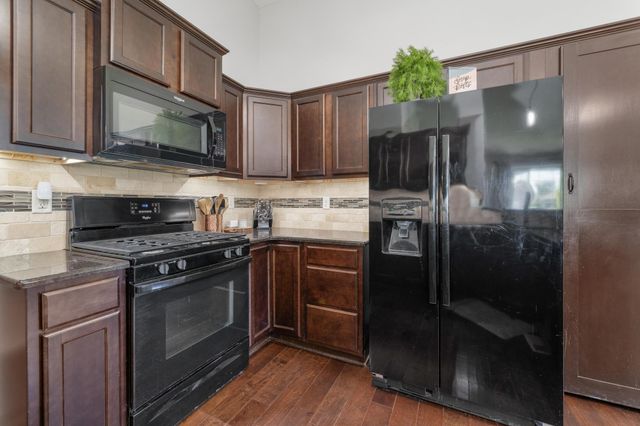 4407 N Ridge Port St, Wichita, KS 67205