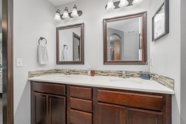 4407 N Ridge Port St, Wichita, KS 67205