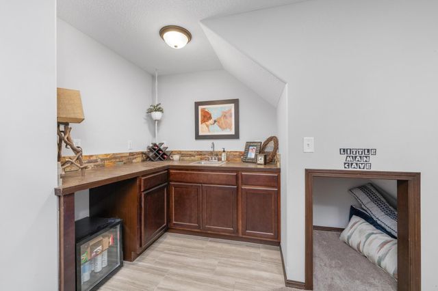 4407 N Ridge Port St, Wichita, KS 67205