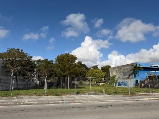 102 NW 22nd Ave, Miami, FL 33125