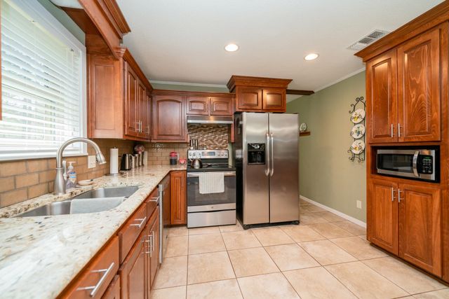 11055 Noonday Rd, Hallsville, TX 75650