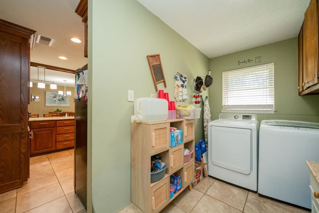 11055 Noonday Rd, Hallsville, TX 75650