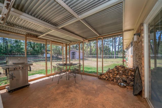 11055 Noonday Rd, Hallsville, TX 75650