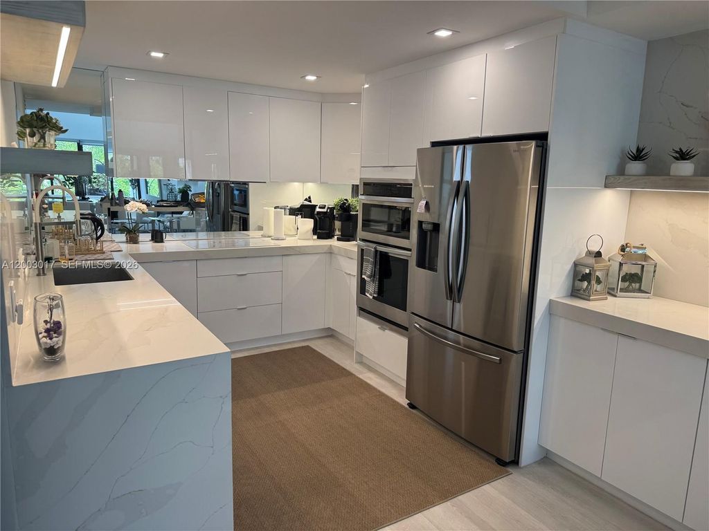 336 Poinciana Dr 1008, Sunny Isles Beach, FL 33160