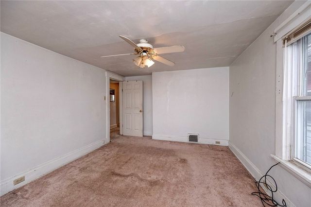 1233 Elm St, South Greensburg Boro, PA 15601