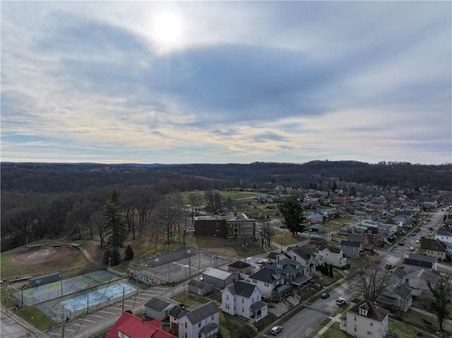 1233 Elm St, South Greensburg Boro, PA 15601