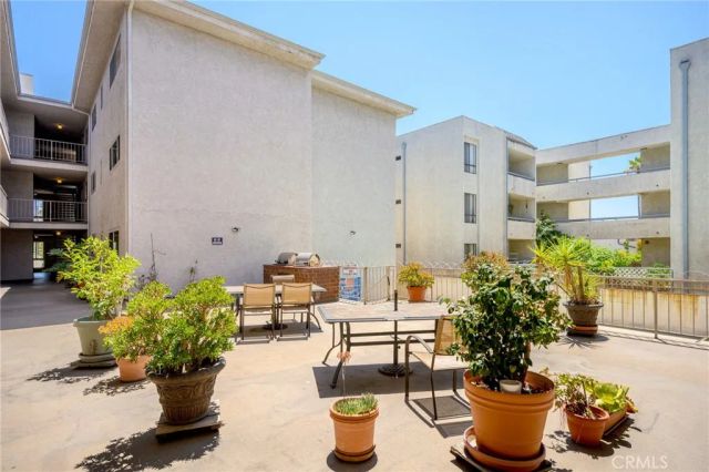 617 E Angeleno Avenue 206, Burbank, CA 91501