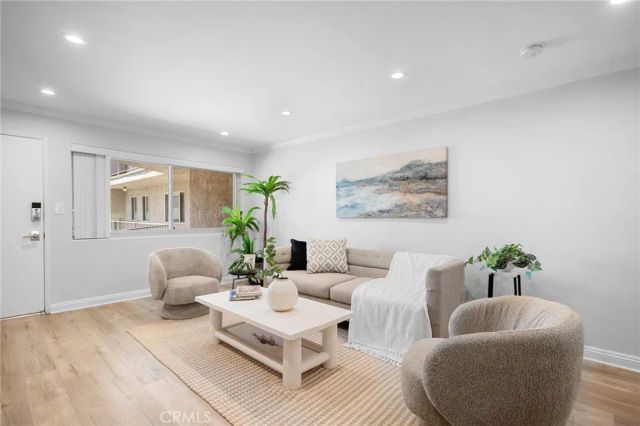 617 E Angeleno Avenue 206, Burbank, CA 91501