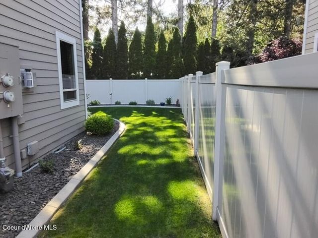 9127 N Piper Ct, Hayden, ID 83835