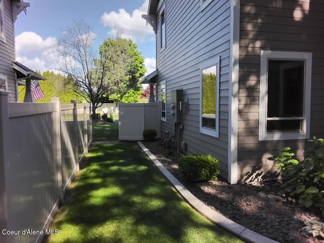 9127 N Piper Ct, Hayden, ID 83835