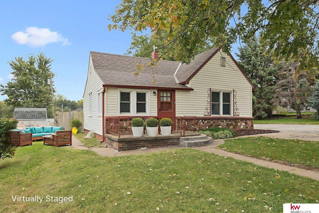 2815 Emiline Street, Bellevue, NE 68147