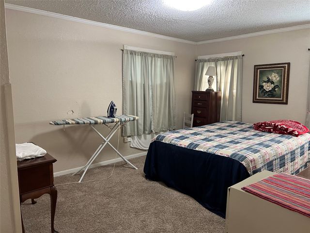 2220 E Jackson Street, Paris, TX 75460