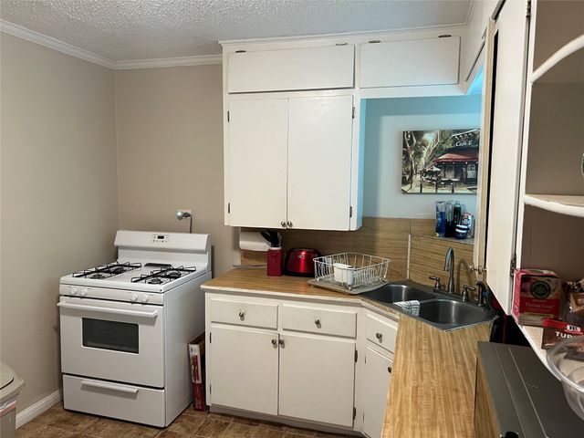 2220 E Jackson Street, Paris, TX 75460