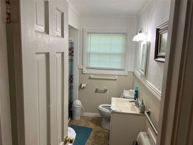 2220 E Jackson Street, Paris, TX 75460