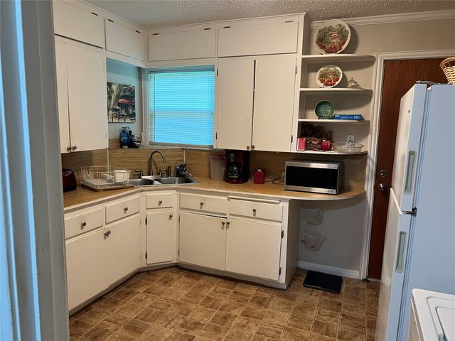 2220 E Jackson Street, Paris, TX 75460