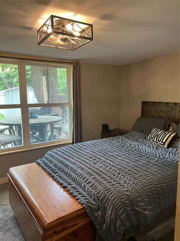 2220 E Jackson Street, Paris, TX 75460
