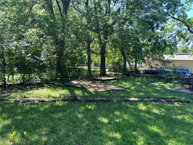 2220 E Jackson Street, Paris, TX 75460