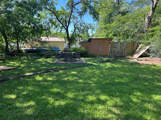 2220 E Jackson Street, Paris, TX 75460