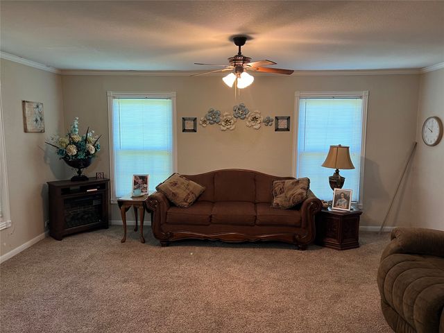 2220 E Jackson Street, Paris, TX 75460