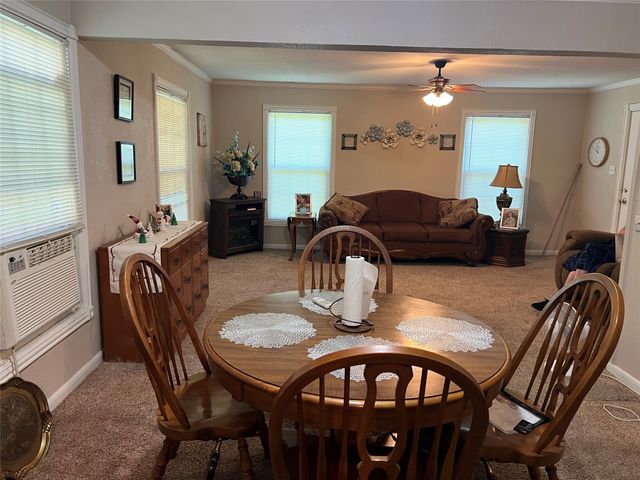 2220 E Jackson Street, Paris, TX 75460
