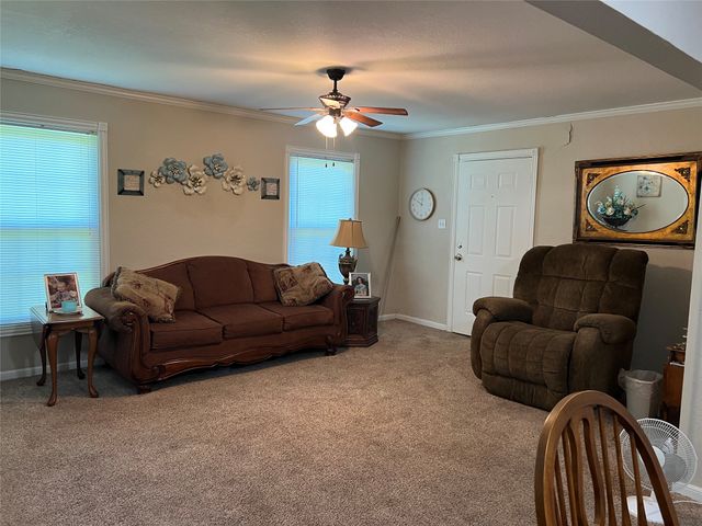 2220 E Jackson Street, Paris, TX 75460
