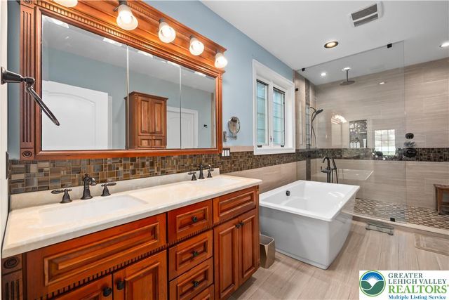 2244 Wagon Wheel Drive, Easton, PA 18040